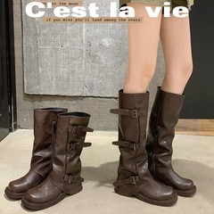 现货~葡萄妈同款 增高6cm~时髦皮带扣方圆头褶皱中筒骑士靴女秋