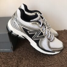 ���ﺫ���¿�����͸��ЬNB 860��Ů�˶�Ьʱ�������ܲ�ЬML860GB2