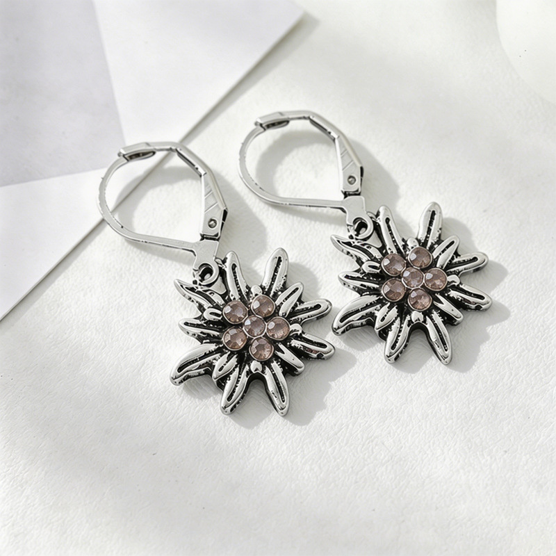 Summer New Design Ear Cuffs with Edelweiss Flower Earrings, Unique and Versatile Fashion Accessories Wholesale from Yiwu
