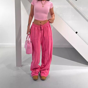 �ݶ�W���羳���R�dϣ��Ů�b����ɳ��K��ɫ�ٴ�r�����e�Lѝ