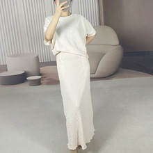 高级感三宅重工刺绣压花褶皱连衣裙两件套女新款宽松大码中长裙子