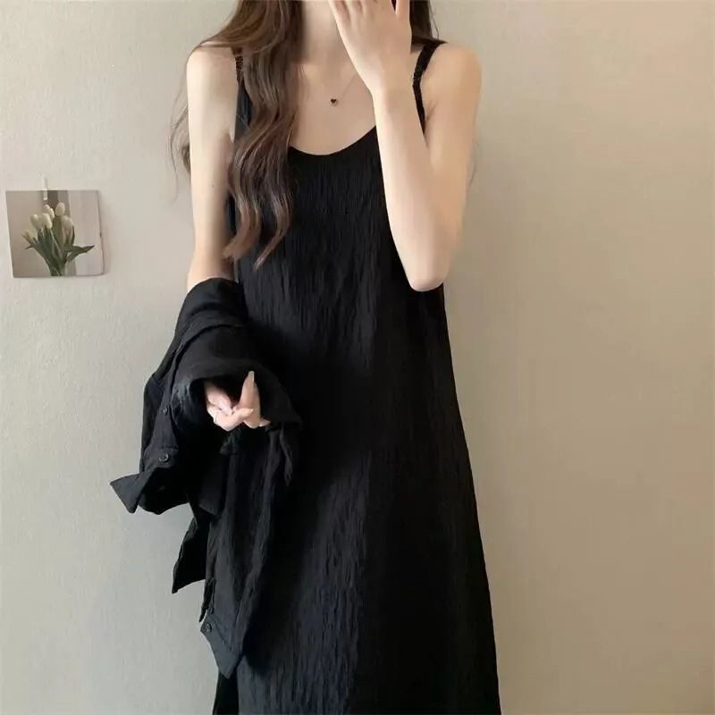 Summer New Style Women's Spaghetti Strap Dress, Elegant Korean Style, Simple and Flowy, Versatile Pleated Long Dress, Loose Nightgown, Black