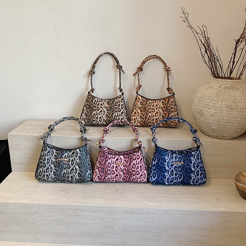 Bolso de mujer de patrón leopardo 2024 nuevo estilo europeo y americano retro bolso de hombro de moda texturizado bolso de brazo bolso de calle