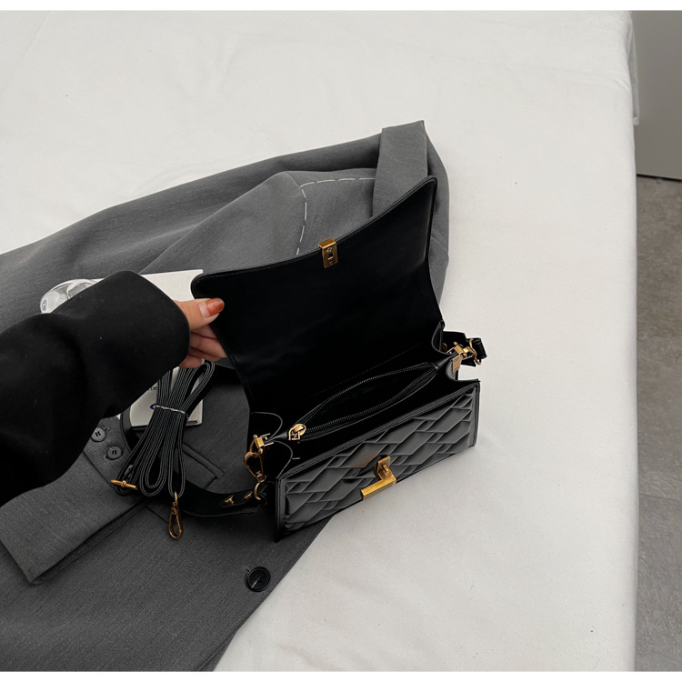 Borsa popolare e di nicchia 2023 Borsa da donna nuova Borsa a tracolla con diamanti autunno e inverno Borsa a spalla singola sotto le ascelle Borsa piccola quadrata_voghion.com