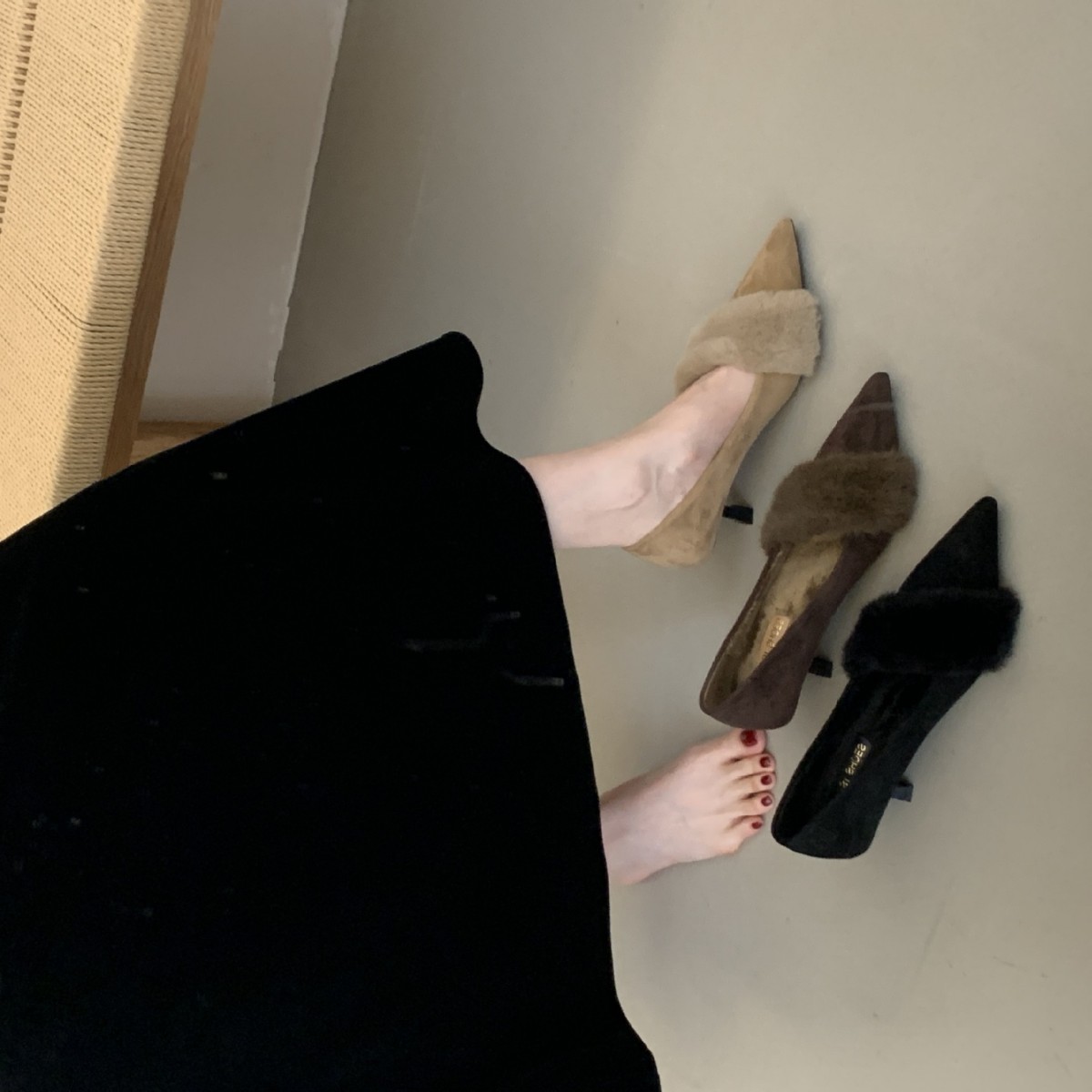 2025新款温柔风尖头毛毛浅口单鞋女细跟舒适保暖外穿气质鞋冬季