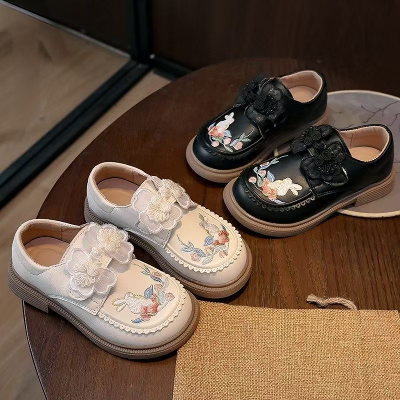 Zapatos de cuero para niñas estilo nacional bordado zapatos princesa 2026 primavera y otoño nuevos zapatos para niñas Hanfu zapatos para bebés con suela suave image 5
