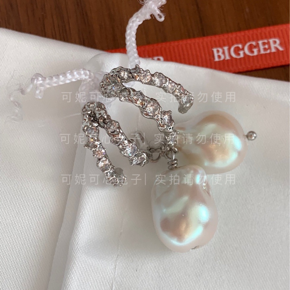 Q The main force of the summer cool style is a silver inlaid…