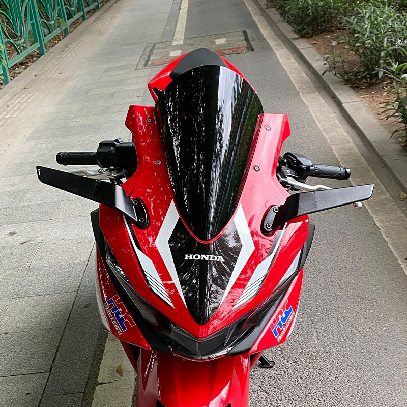 Suitable for Honda CBR500R Four-cylinder motorcycles, this is a modified, high-mounted, sporty-style front windshield and fairing