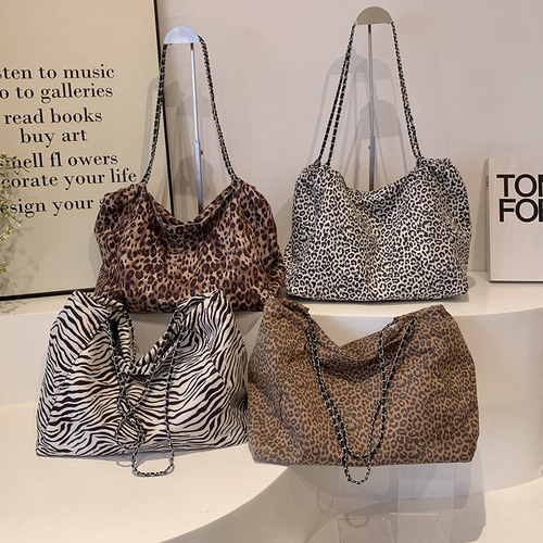 Cross-border large-capacity leopard print single shoulder underarm bag for women 2024 new style high-end versatile commuter chain tote bag