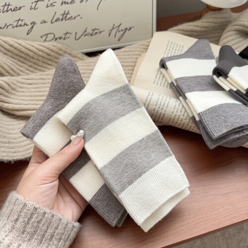 Socks for men's boneless middle tube Korean cool color wide striped imitation cashmere women's socks retro pit strips contrasting couple keep warm