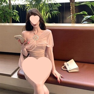 ��ɫ��һ�ּ��B��ȹŮ�ļ��ɚ��h�h̩ʽ�첱ȹ�������L���ζ�ȹ