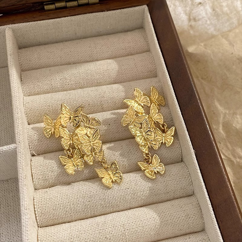 Retro golden elegant earrings