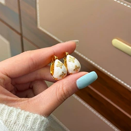 项链;耳环;耳钉