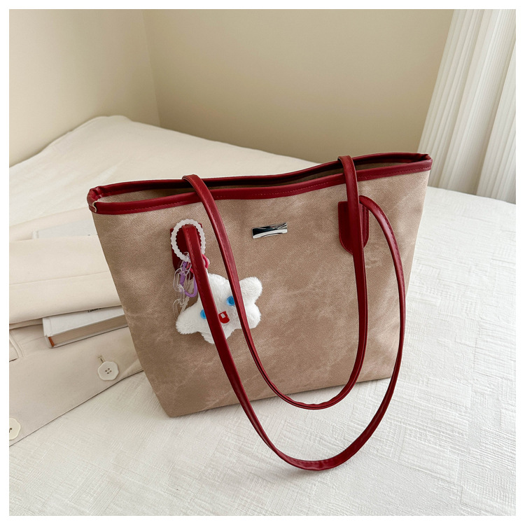 Wholesale of new large-capacity, simple and fashionable casual commuter single-shoulder bags and women's underarm bags for the summer of 2024 in foreign trade undefined