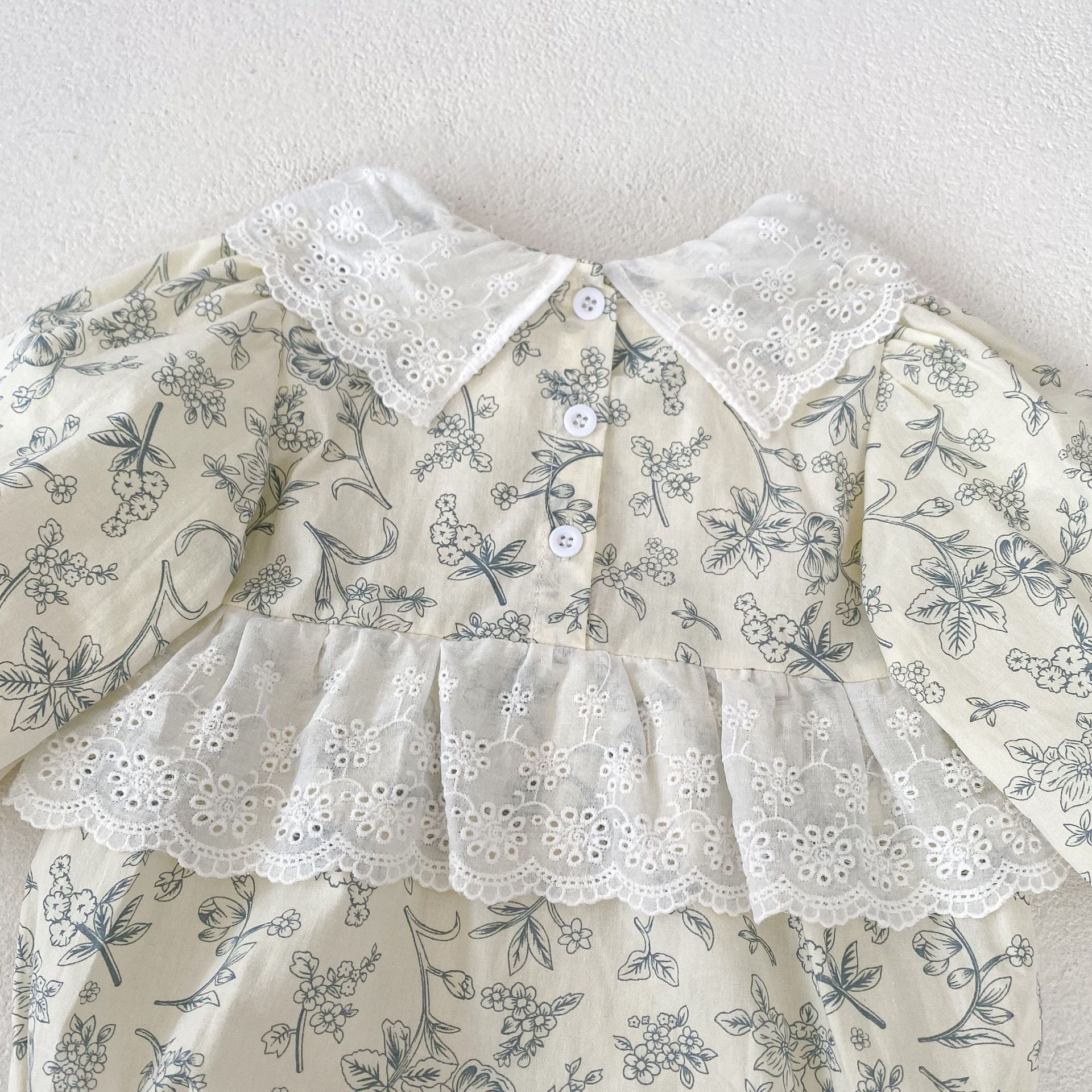 A-class cotton 2024 baby girl autumn 0-3 years old lace collar small fresh floral Ha Yi long sleeved bag fart clothes_voghion.com
