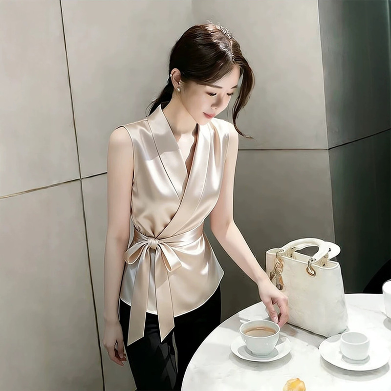 Brother's Boutique Quality Spring/Summer New Champagne-Colored Satin Top, High-End, Exquisite, Stunningly Beautiful, Waist-Cinching Shirt Brother's Boutique Quality Spring/Summer New Champagne-Colored Satin Top, High-End, Exquisite, Stunningly Beautiful, Waist-Cinching Shirt