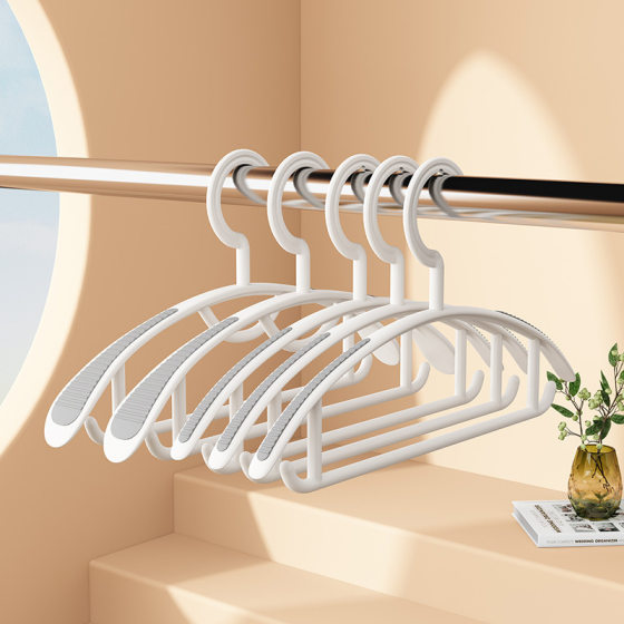Plastic semicircle wide shoulder seamless non-slip hanger household protective clothing can not afford the bag clothes hanger double-position narrow shoulder thickened hanger
