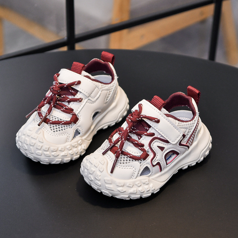 Sandálias para niños de una sola red de zapatos deportivos de verano 2025 nuevos neumáticos coreanos zapatos de papá zapatos de corrida transpirables para niñas