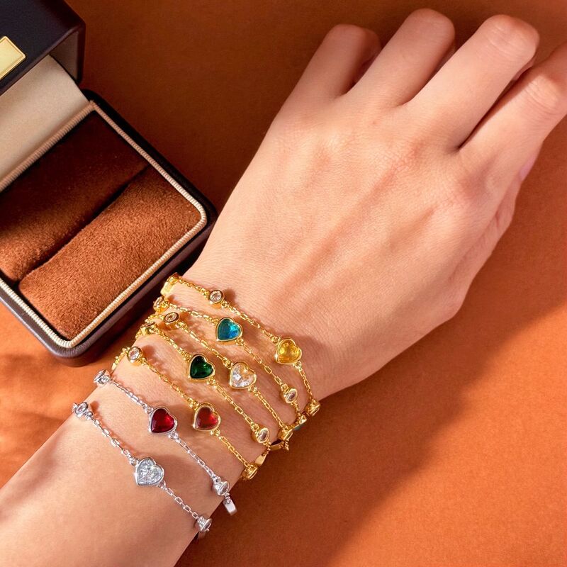 Sparkling Diamond-Encrusted Heart-Shaped Cut Red, Blue, and Green Heart-Shaped Round Diamond Synthetic Gemstone Zircon Dynamic Bracelet