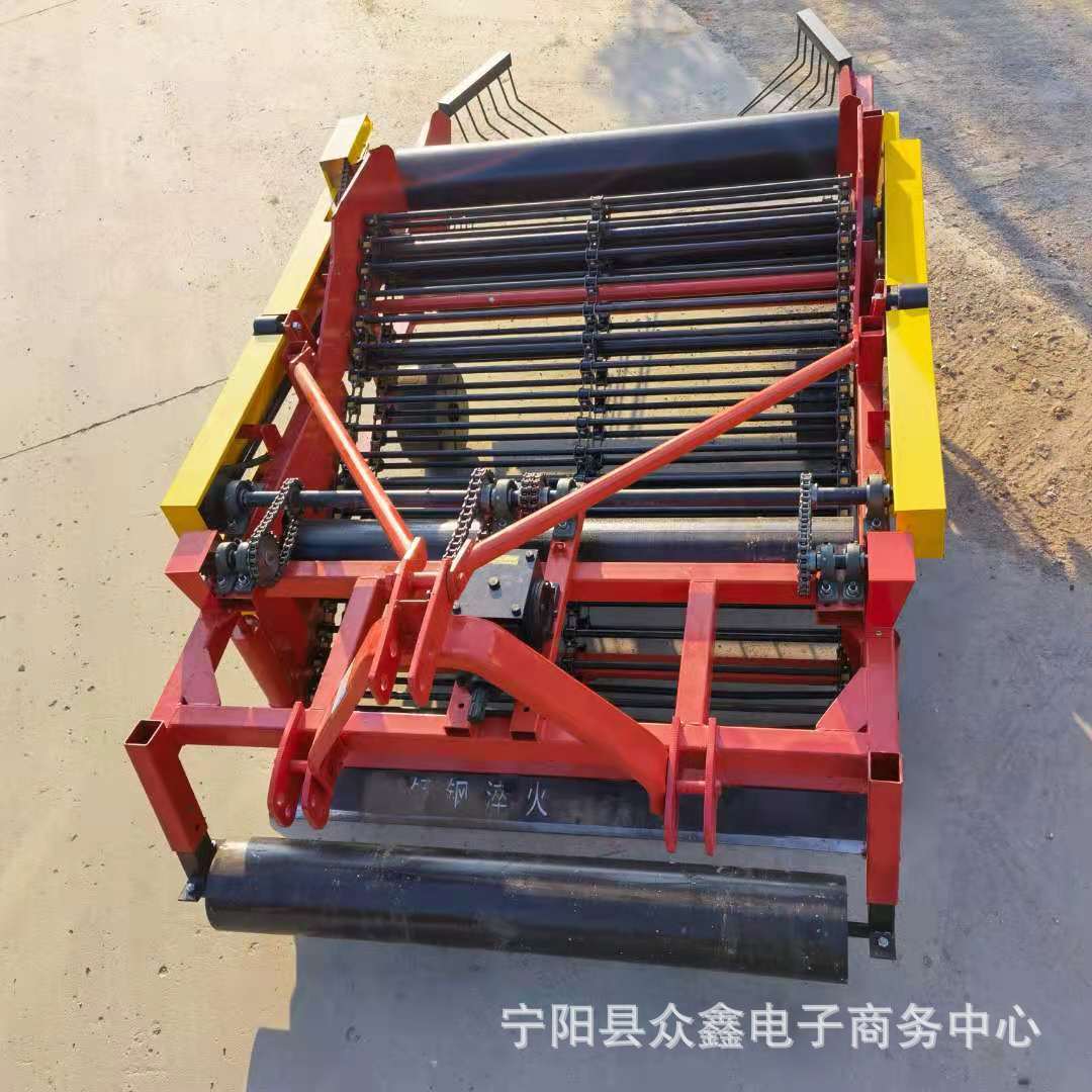 山东家用起花生的机子大马力拖拉机带动花生收获机