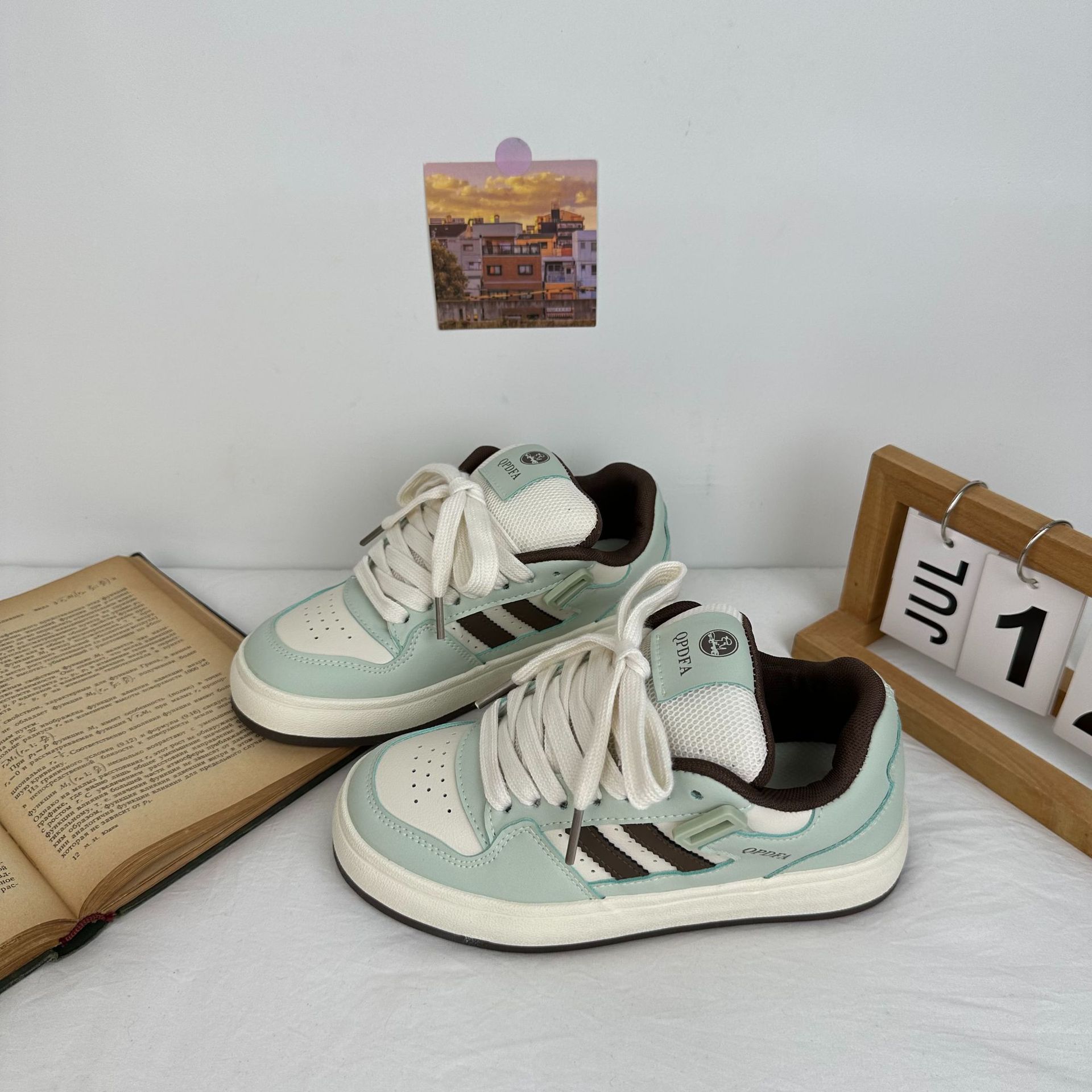 Yuanbo 2024 otoño zapatos de tabla de corte bajo para estudiantes versión coreana de todo fósforo nicho zapatos blancos de moda para mujer image 3