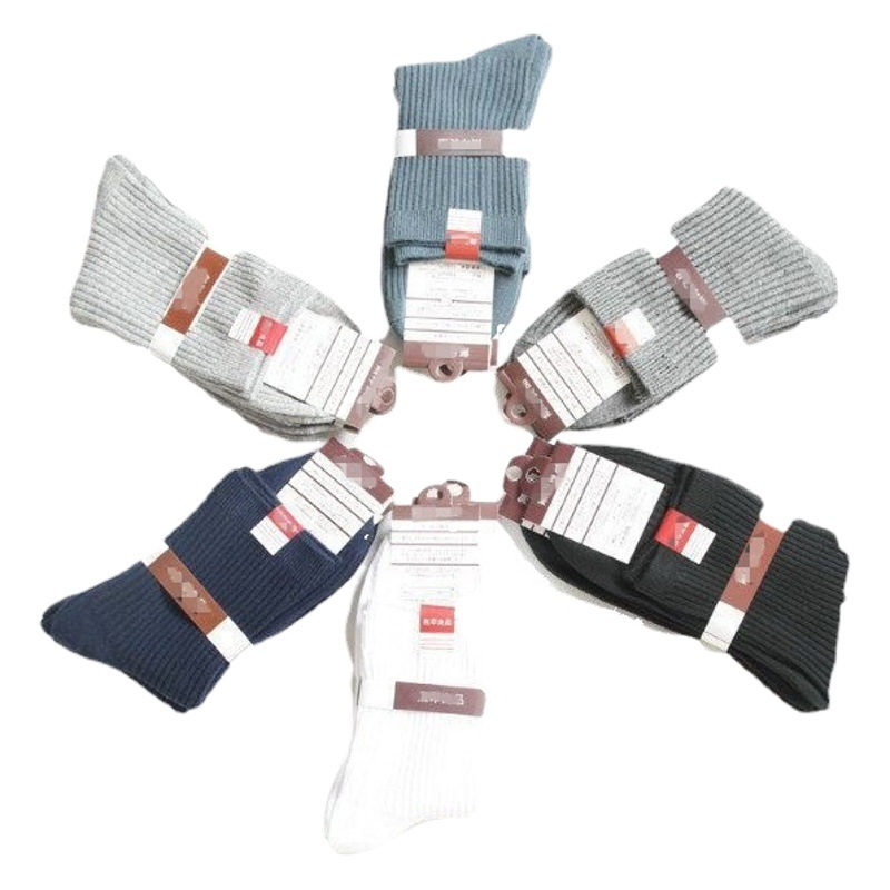 卸売り男性は四季を通じて吸汗綿の中筒靴下の実体店を着ることができます。