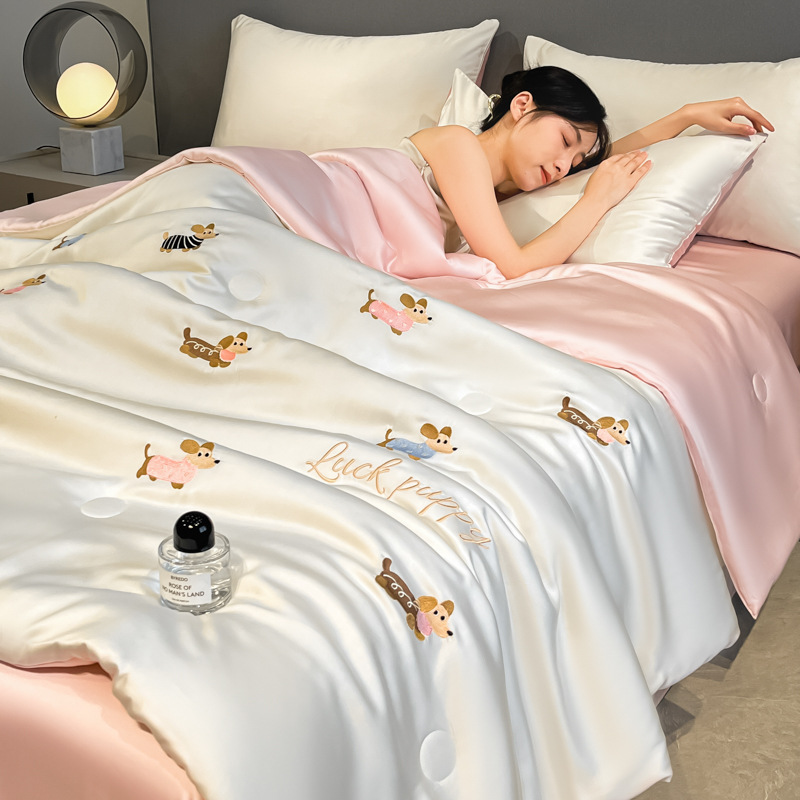 Seda de hielo lavada Edredón de verano Edredón de aire acondicionado Dormitorio individual Edredón fresco de verano Juego de cuatro piezas Edredón de verano lavable a máquina