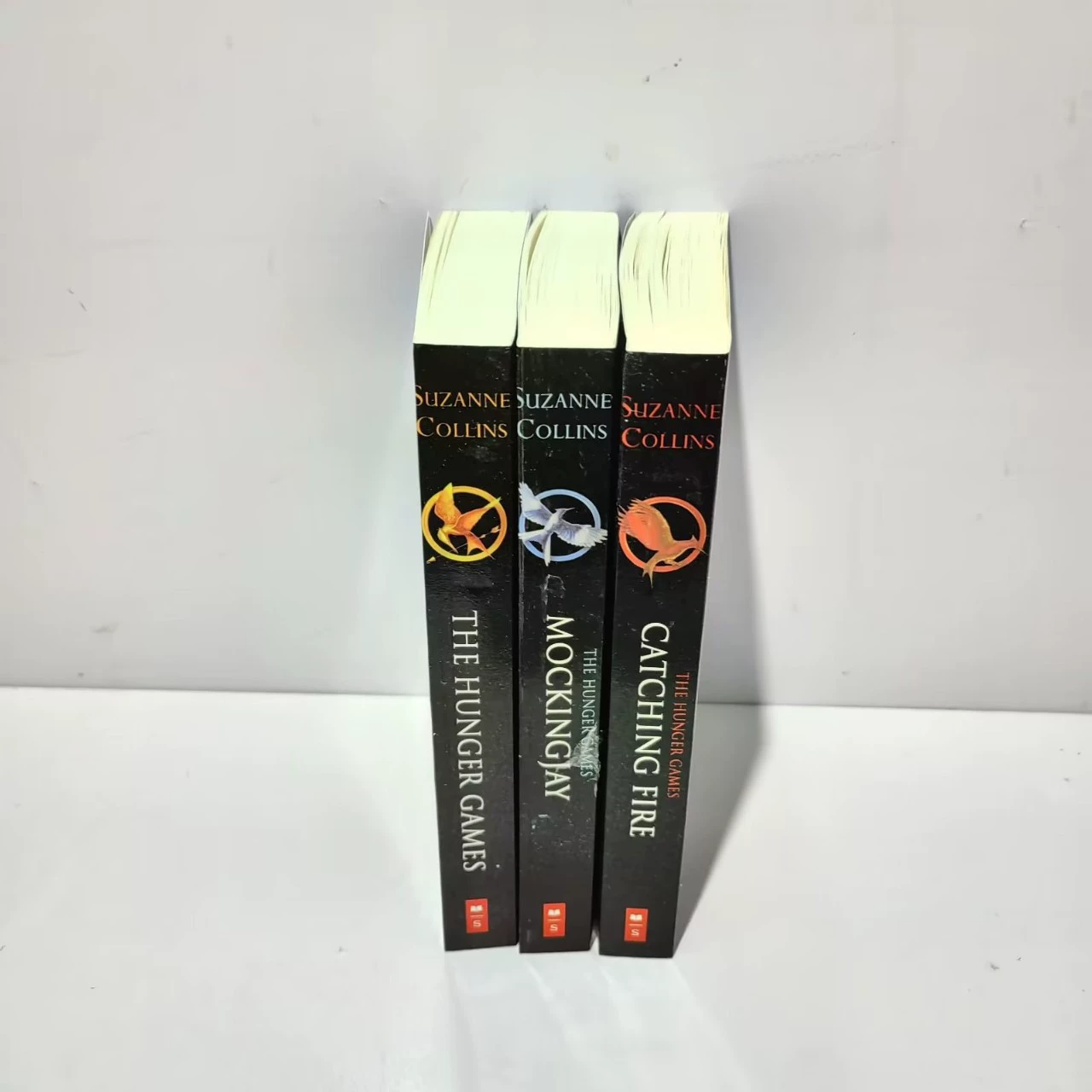 Голодные игры: трилогия, Голодные игры: трилогия, Впереди девочка, Моби Моккек в англоязычной версии