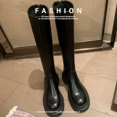 ブーツの厚い底のブーツの新型ですが、小さい子のブドウのお母さんの女性の弾力性の秋冬のやせている靴の膝の丸い頭