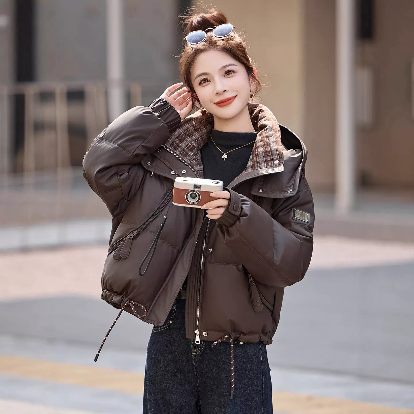 2025冬季新款高级感格子连帽短款羽绒服女50白鸭绒加厚保暖外套潮