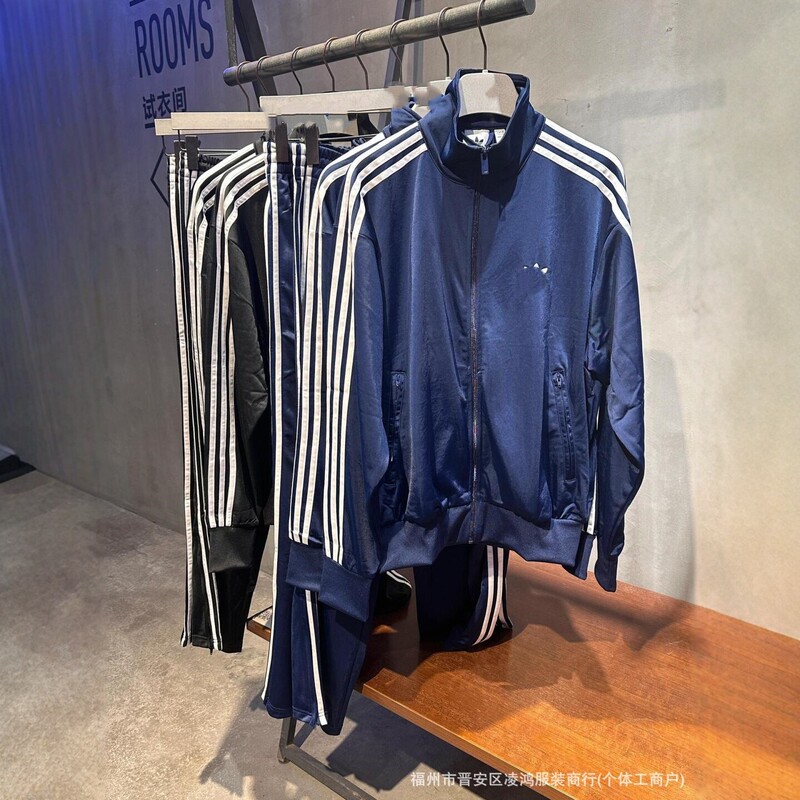 2026 New Model Three-Stripe Stand Collar Jacket Men's Sports Casual Coat Couple Style Trendy Versatile Fashion Top 2026 New Model Three-Stripe Stand Collar Jacket Men's Sports Casual Coat Couple Style Trendy Versatile Fashion Top