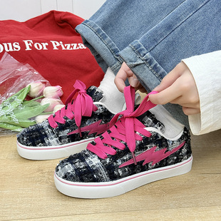 ԭ��insС���͹�ײɫţ�в�����Ь�ٴ��Ͱ����e��H���p���Ь