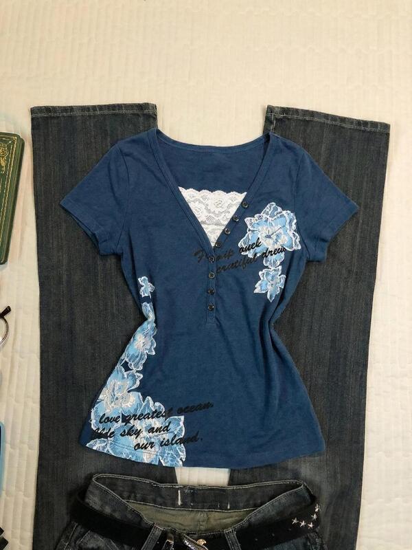 American Retro Blue Floral Print Short-Sleeved T-Shirt Vintage Lace Splicing V-Neck Slim Fit Top Summer American Retro Blue Floral Print Short-Sleeved T-Shirt Vintage Lace Splicing V-Neck Slim Fit Top Summer