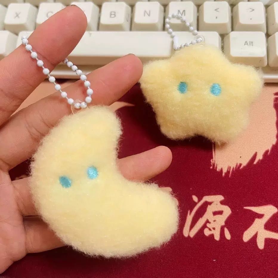 Colección de colgantes de peluche, estrellas de arce, luna de peluche, muñecas de murciélagos fantasmas, bolsas de conejos, nuevos cuervos, conejos