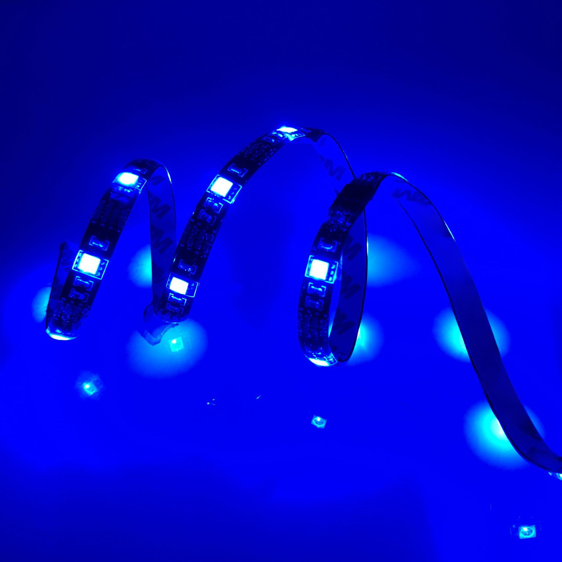 5V RGB 접착제 드롭 방수 2835 USB 라이트 적외선 원격 제어 다채로운 TV 라이트와 TV 배경 라이트 제조 업체