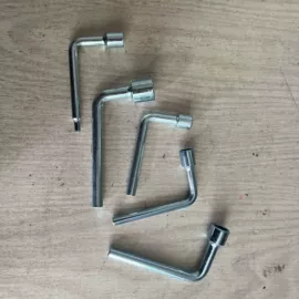 套筒扳手;十字螺丝刀;呆扳手