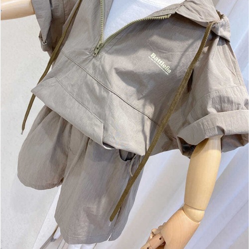 Boys' Summer Short Sleeve Set 2025 Korean Version for Small and Medium Children, Cute Hat Included, Two-Piece Fashion Batch