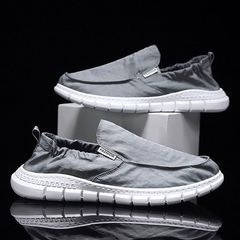 Canvas shoes new style one-piece men's lazy shoes, ice silk mesh male single shoes comfortable breathable socks shoes wholesale