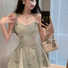 夏季茶歇风蝴蝶结性感吊带百褶短裙女收腰甜美纯欲法式绝美连衣裙