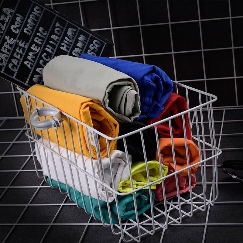 Pantalones de cuatro puntos Pantalones cortos casuales de verano para hombres Pantalones de playa de color caramelo para hombres de moda Pantalones de tres puntos deportivos sueltos de secado rápido