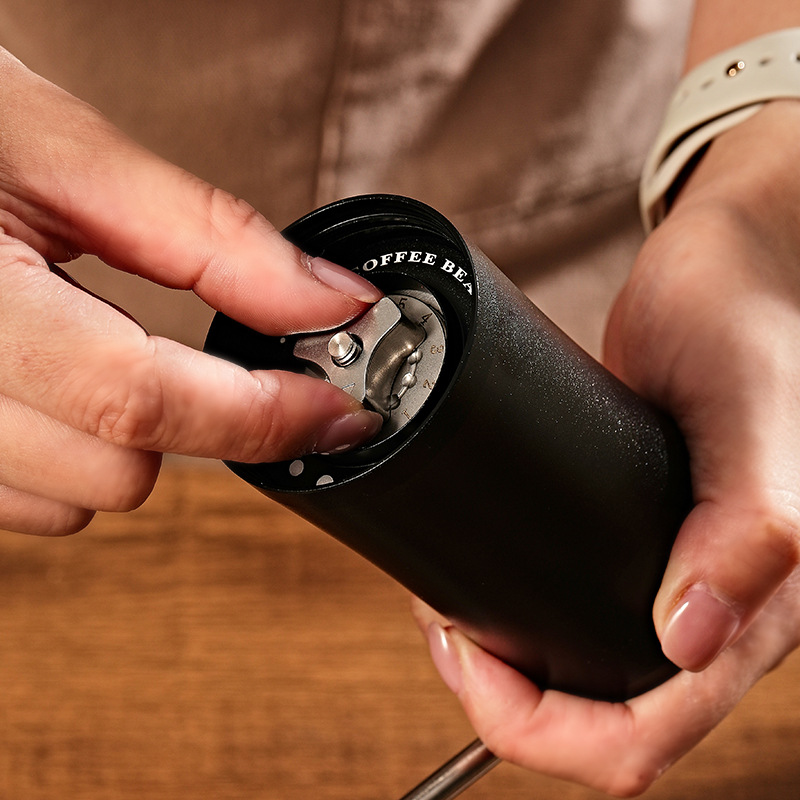 Molinillo de soja de manivela transfronterizo Molinillo de granos de café Molinillo de doble eje con núcleo de acero CNC Máquina de café manual portátil para el hogar