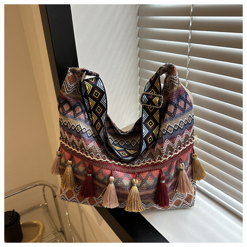 Fashion ethnic style tassel shoulder bag 2024 popular new tote bag crossbody bag travel Chinese style women's bag trend