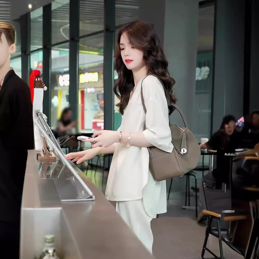 Bộ đồ công sở nữ hai mảnh mùa hè phong cách lạnh lùng cao cấp — Màu trắng be