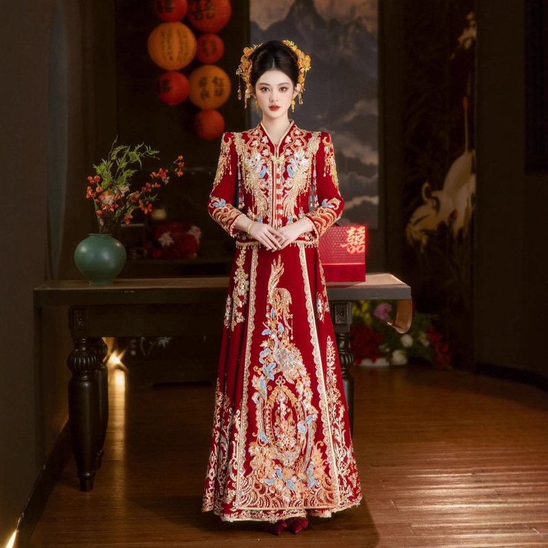 Elegant Velvet Xiuhe Dress 2026 New Model Heavyly Embellished Bridal Wedding Dress New Chinese Style Wedding Gown Slimming Dress