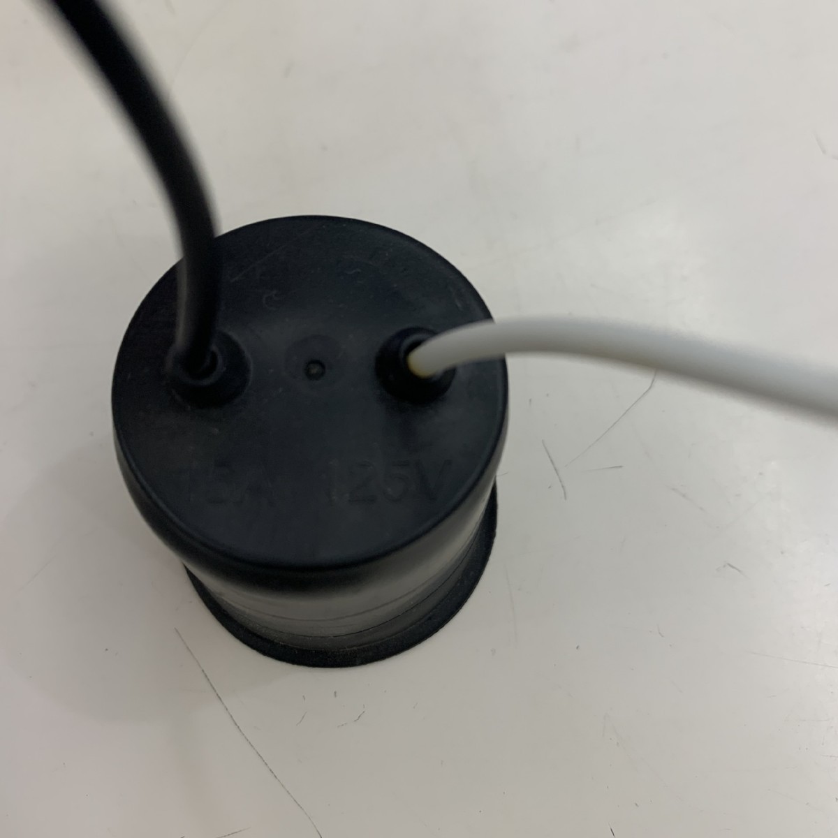 [Suministro directo de fábrica] Portalámparas impermeables de porcelana de cuero negro E26, la elección de calidad, impermeable y duradera, ¡súper sin preocupaciones!