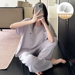 胸パッド付きの女性用の新しい夏のレーヨンパジャマ、シンプルなカジュアルな半袖ズボン、屋外で着用できるゆったりとしたホームウェアセット