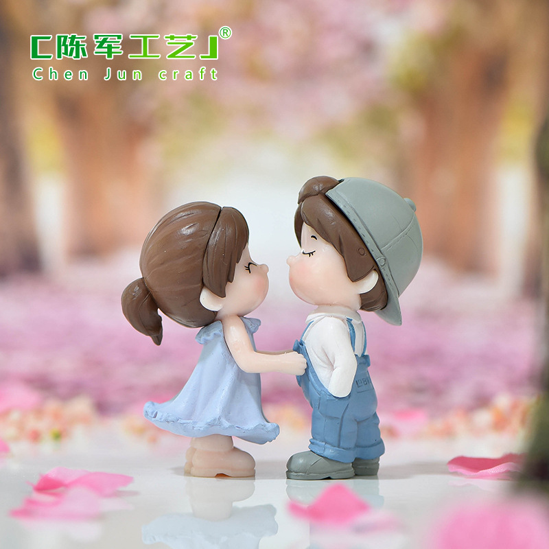 Cặp đôi nhảy múa, ôm hôn dễ thương, móc khóa trang trí bánh kem mini đáng yêu (z-CJ-728)