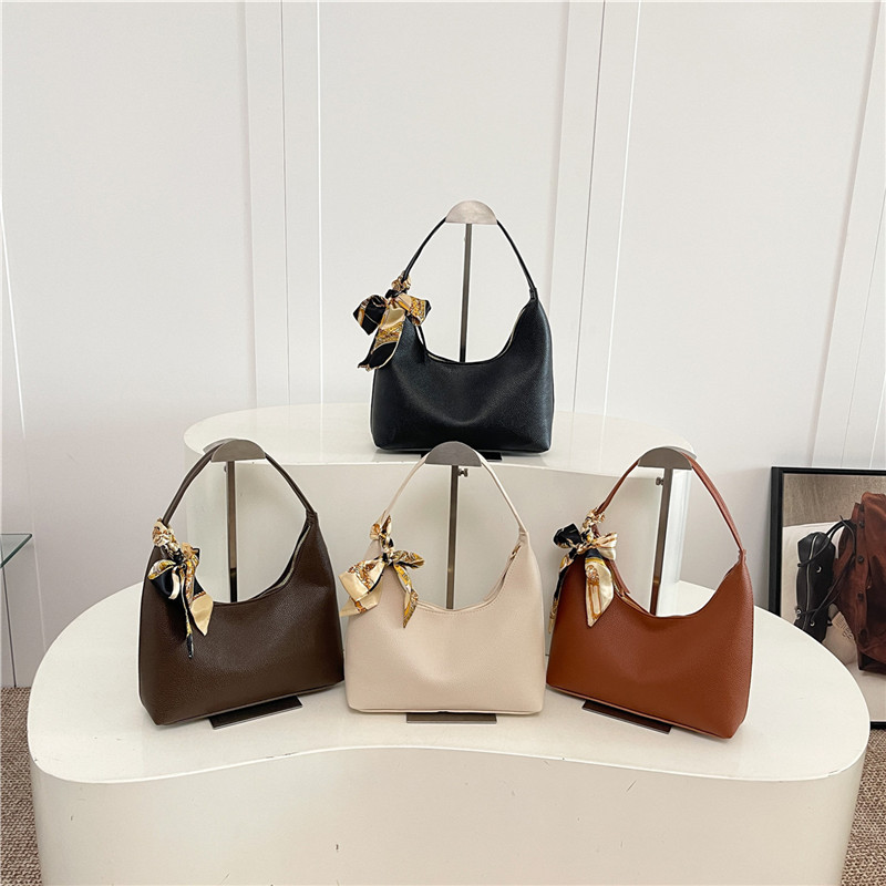 Wholesale High-End Texture Portable Crescent Bag Women's Bag 2025 Winter New Silk Scarf Light Luxury Shoulder Bag Commuter Armpit Bag