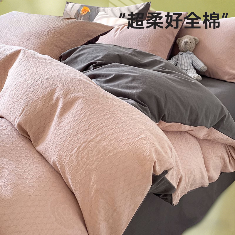 Un juego de cuatro piezas de algodón lavado de algodón de clase 100 hilo de tres capas de algodón puro sábana de lujo simple y ligera cubierta de edredón ropa de cama