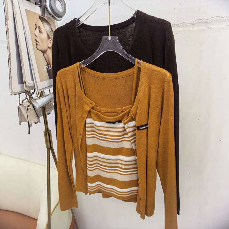 Tangtang~New early autumn relaxed style knitted long-sleeve cardigan for women, designed to be layered with a striped vest top, two-piece set Tangtang~New early autumn relaxed style knitted long-sleeve cardigan for women, designed to be layered with a striped vest top, two-piece set